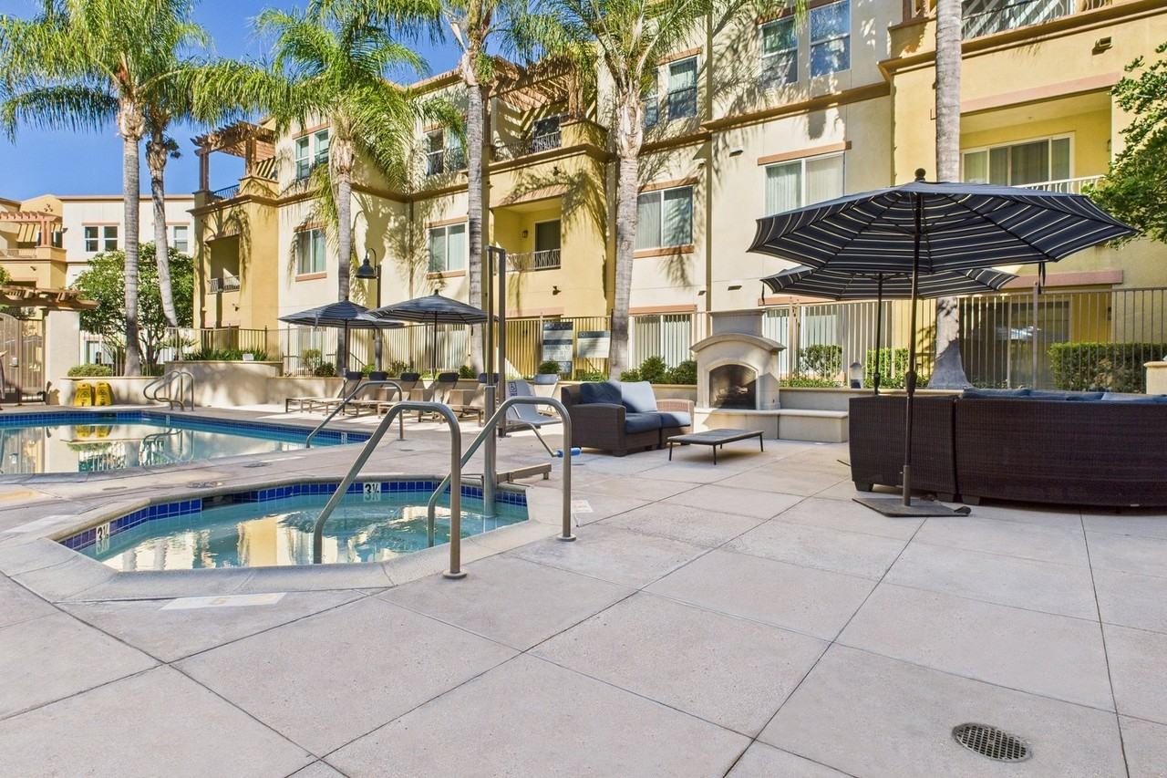 Sofi at Topanga Canyon - Photo 3 of 50