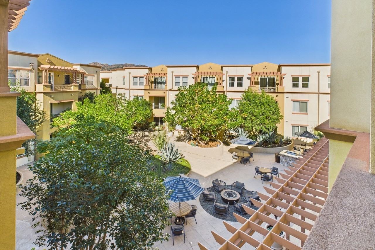 Sofi at Topanga Canyon - Photo 7 of 50