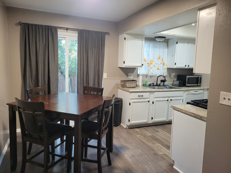 609 Bennett Ave #C - Photo 2 of 15