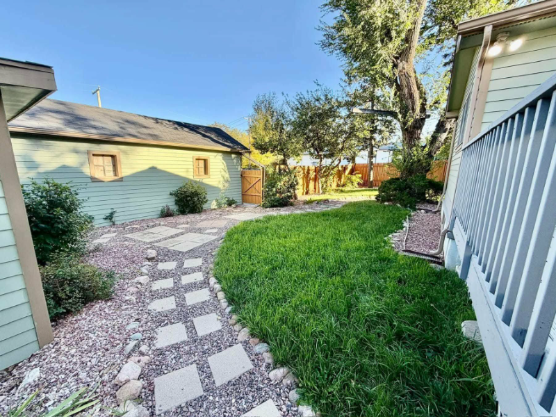 528 W Columbia St - Photo 2 of 17