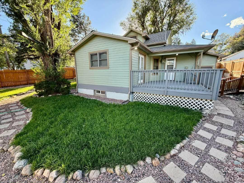 528 W Columbia St - Photo 3 of 17