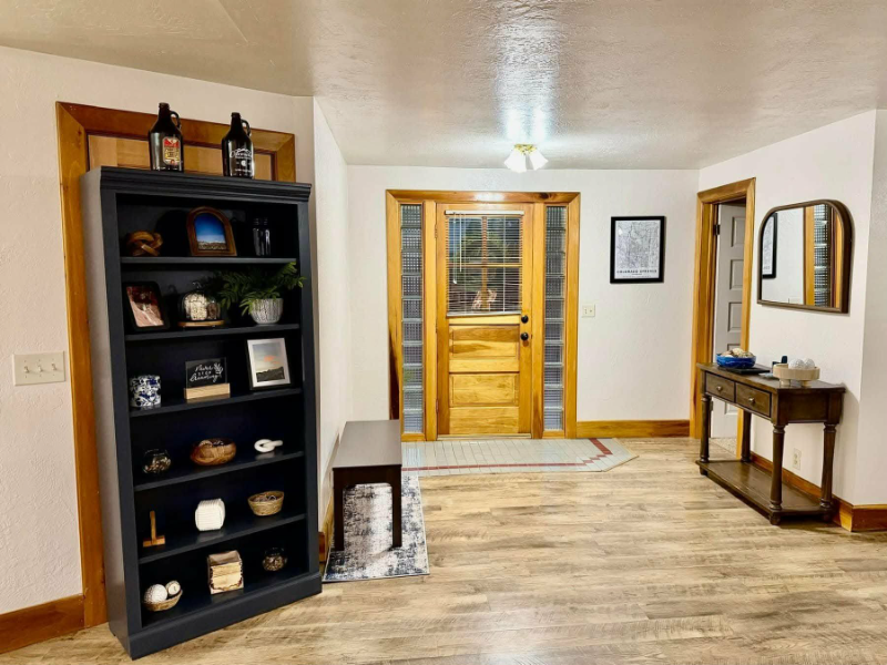 528 W Columbia St - Photo 4 of 17