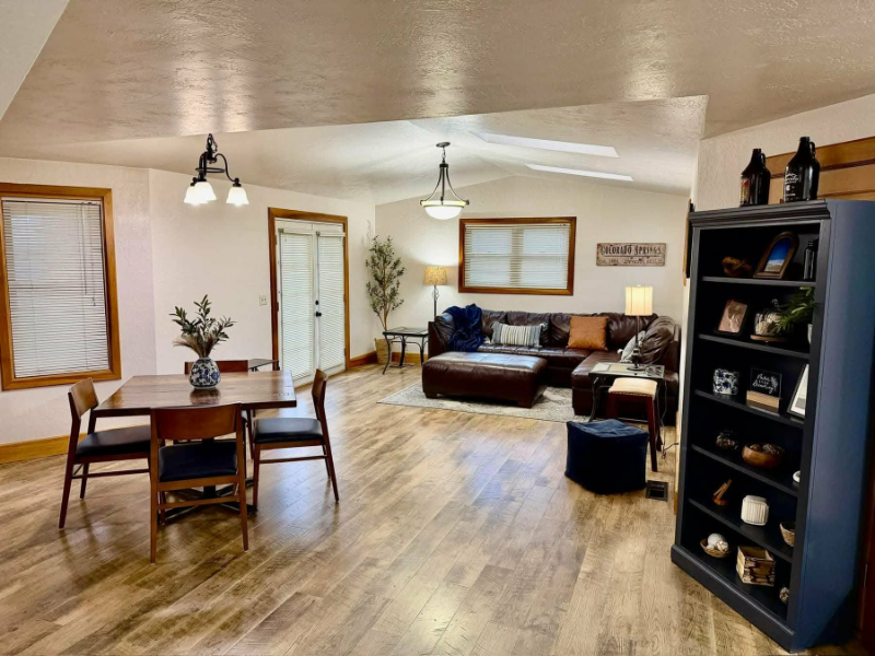 528 W Columbia St - Photo 5 of 17