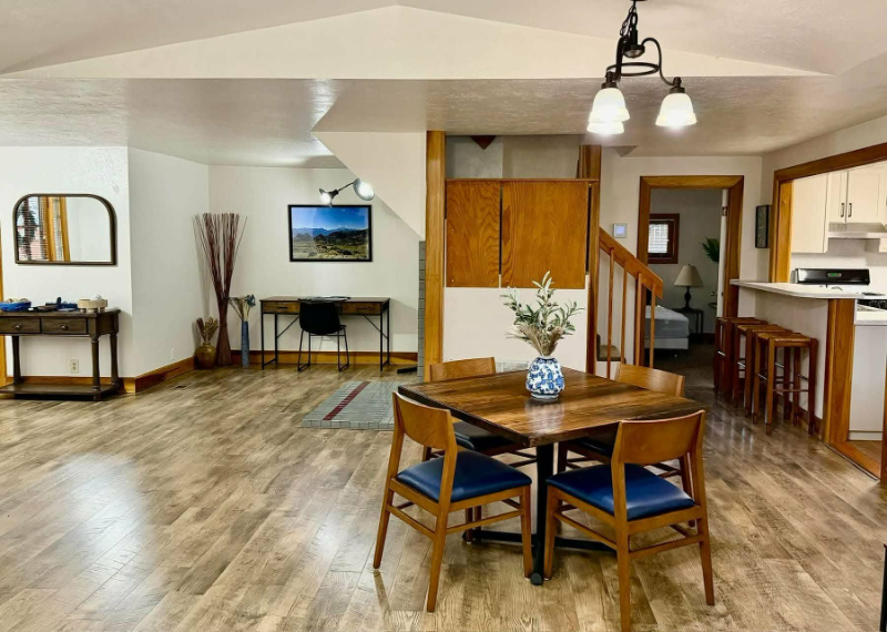 528 W Columbia St - Photo 6 of 17