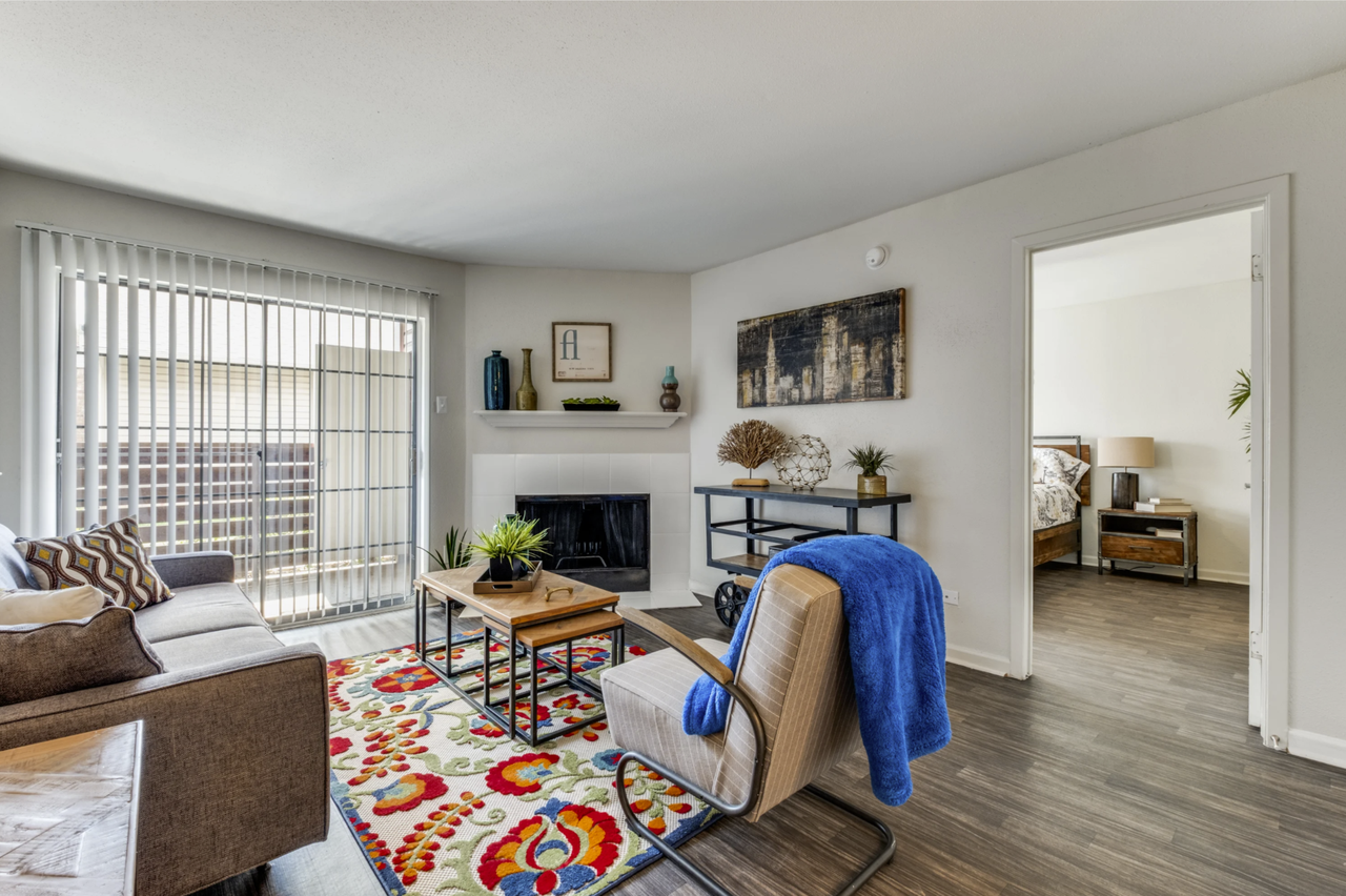 Forty200 - Photo 2 of 25