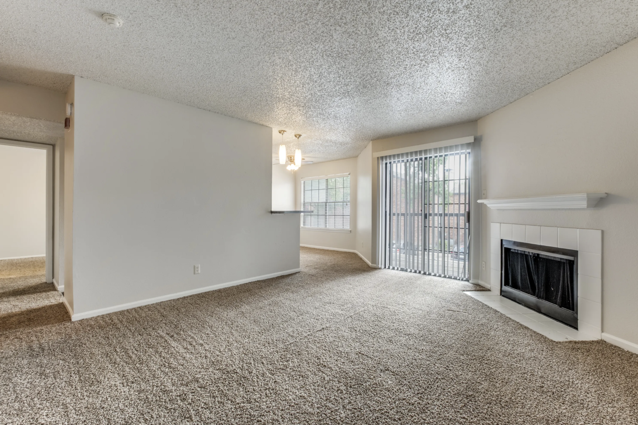 Forty200 - Photo 3 of 25