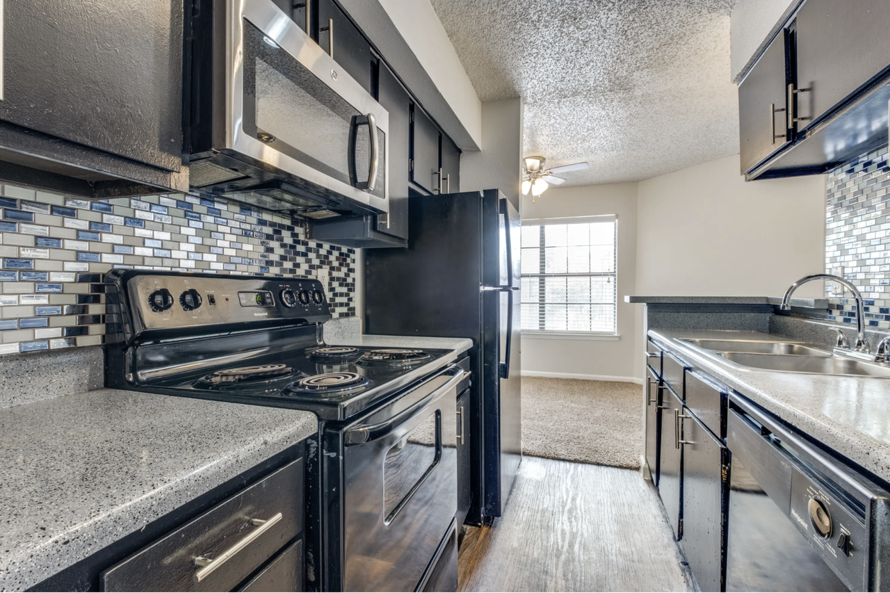 Forty200 - Photo 5 of 25