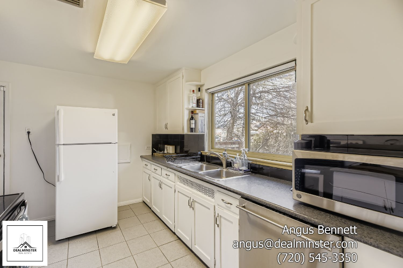 1265 Jasmine St - Photo 7 of 18