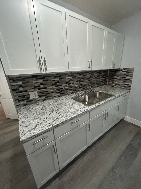 1961 S Congo Ave - Photo 2 of 9