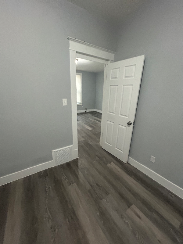 1961 S Congo Ave - Photo 7 of 9