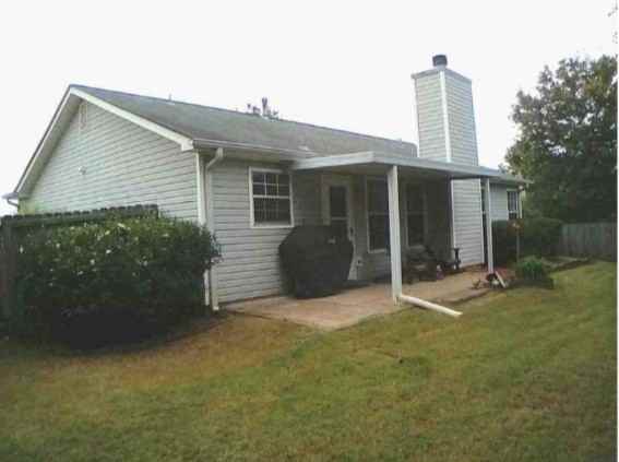 421 Autumn Lake Ct - Photo 2 of 12