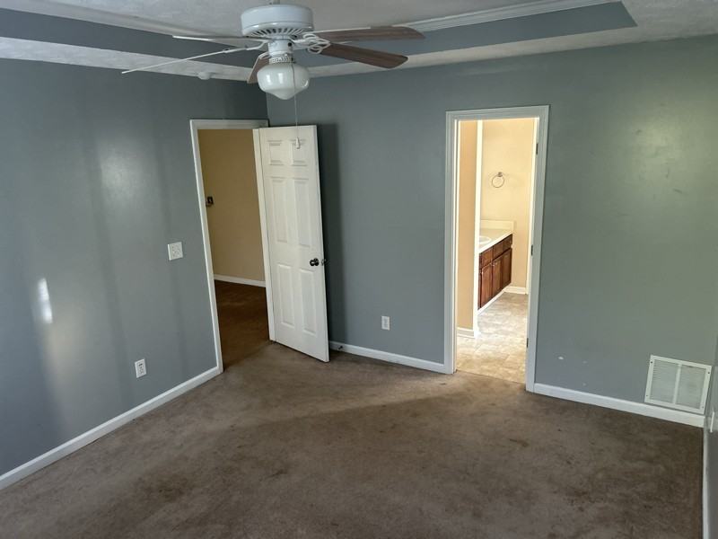 421 Autumn Lake Ct - Photo 6 of 12