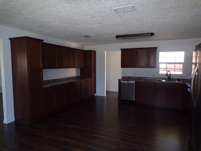 2511 Gidding St - Photo 5 of 18