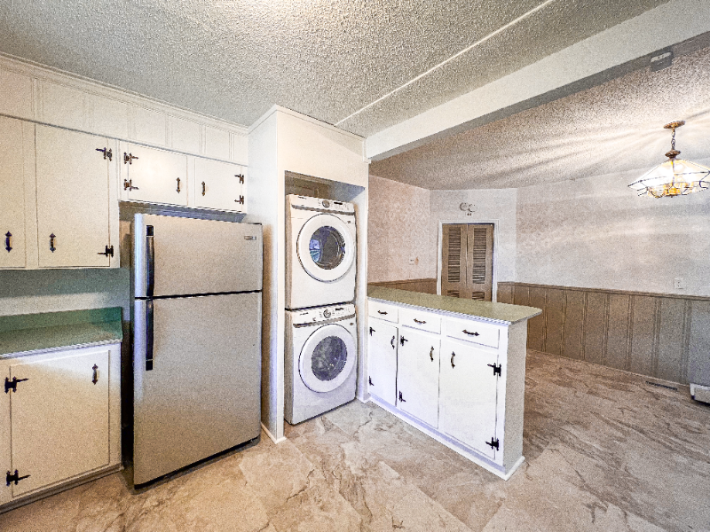 715 E 58th St - Photo 3 of 14