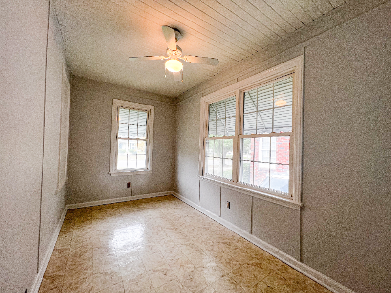 715 E 58th St - Photo 6 of 14