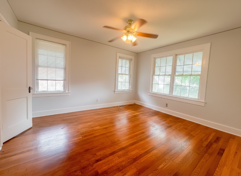 715 E 58th St - Photo 7 of 14