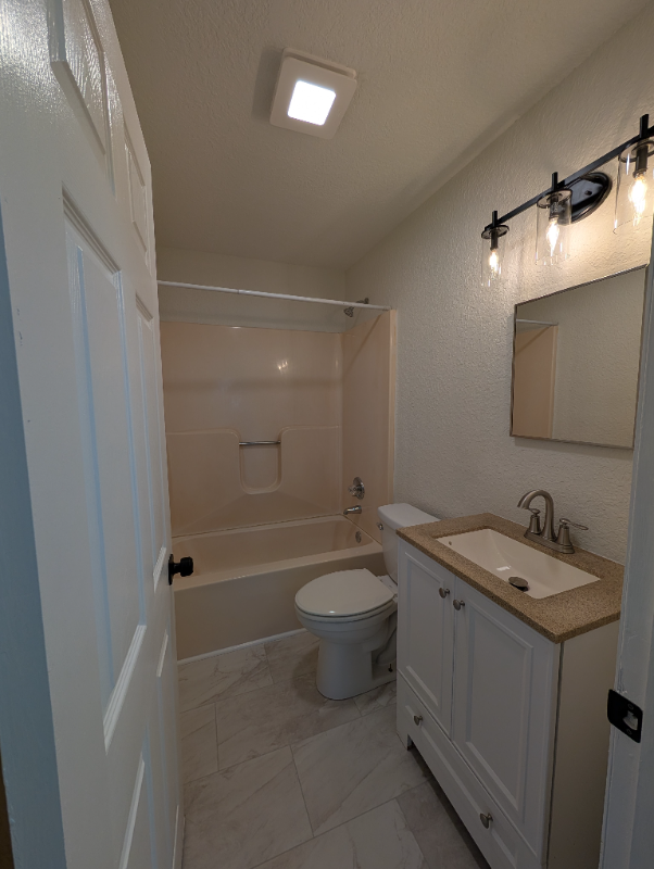 211 Dale St - Photo 7 of 10