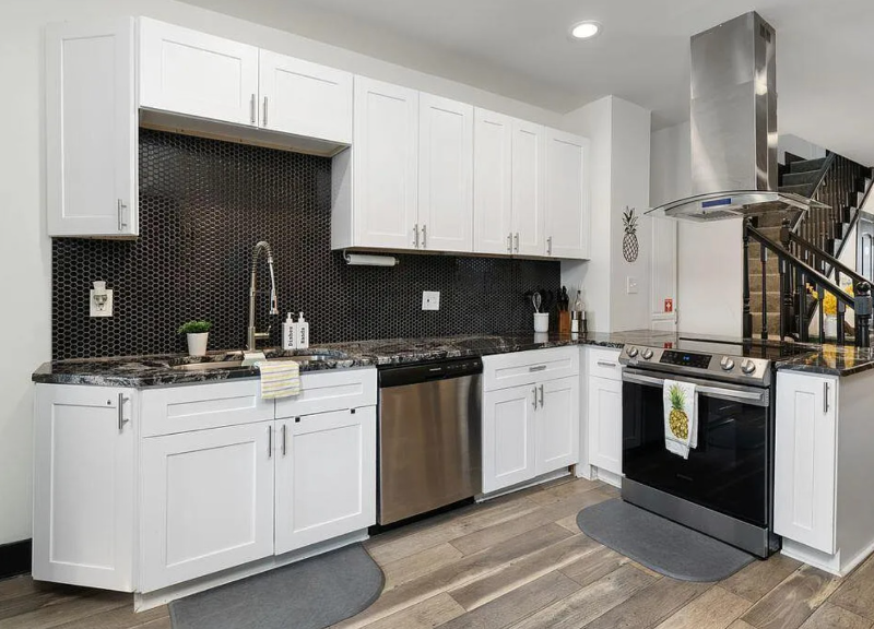 241 Taylor Ave - Photo 5 of 18