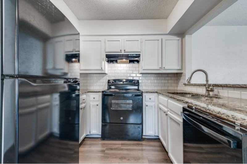 1803 Cousins Ct - Photo 5 of 12