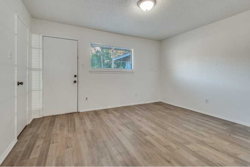 1803 Cousins Ct - Photo 7 of 12