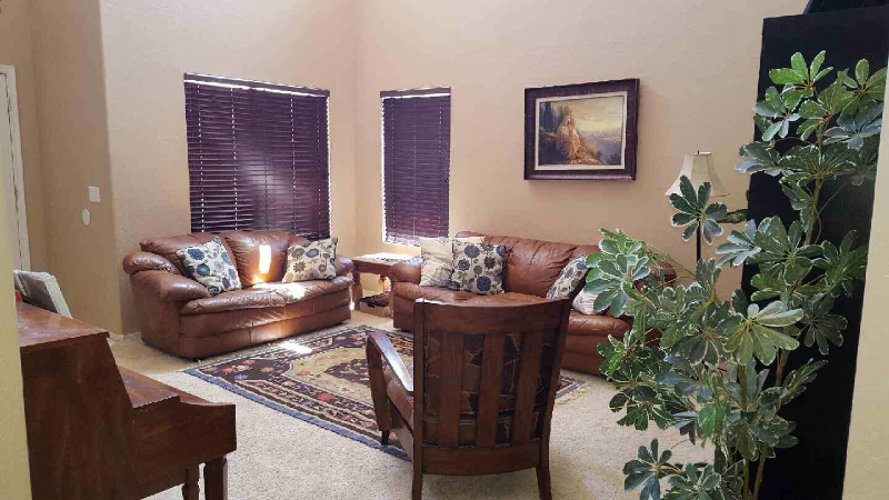 8046 S 54th Ln - Photo 4 of 15