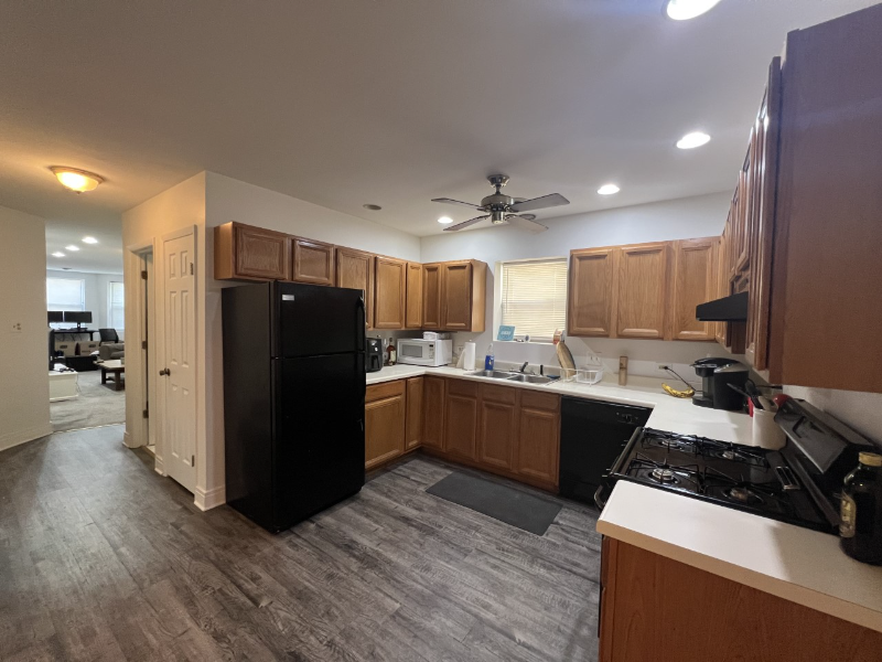 1507 W Henderson St - Photo 4 of 18