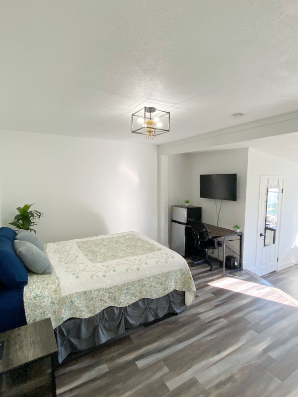 416 N Lee Ave - Photo 5 of 18