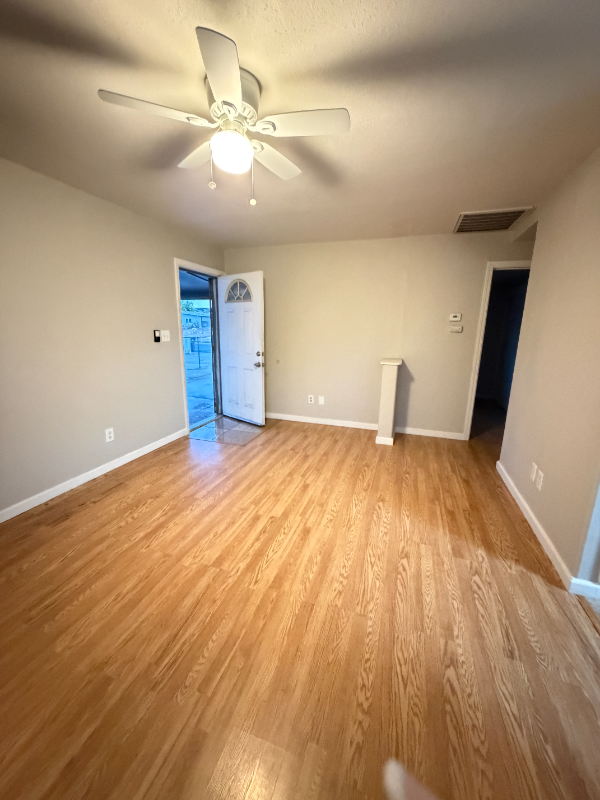 881 Casselman Dr - Photo 5 of 13