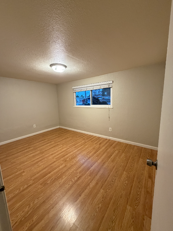 881 Casselman Dr - Photo 7 of 13