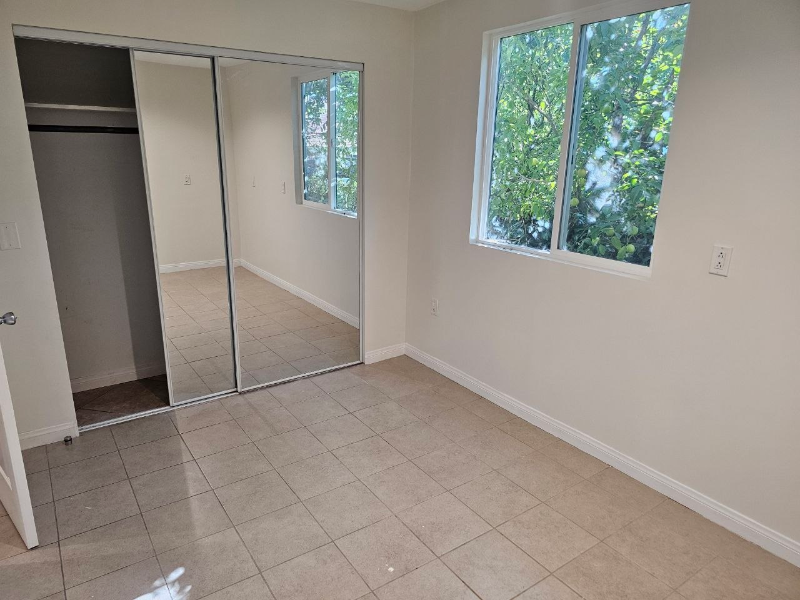 1042 Hollister St #2 - Photo 6 of 8