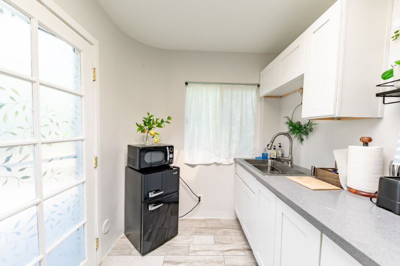 13731 Olympic Ave - Photo 3 of 19