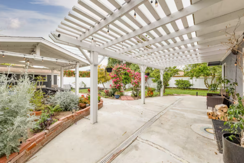 13731 Olympic Ave - Photo 6 of 19