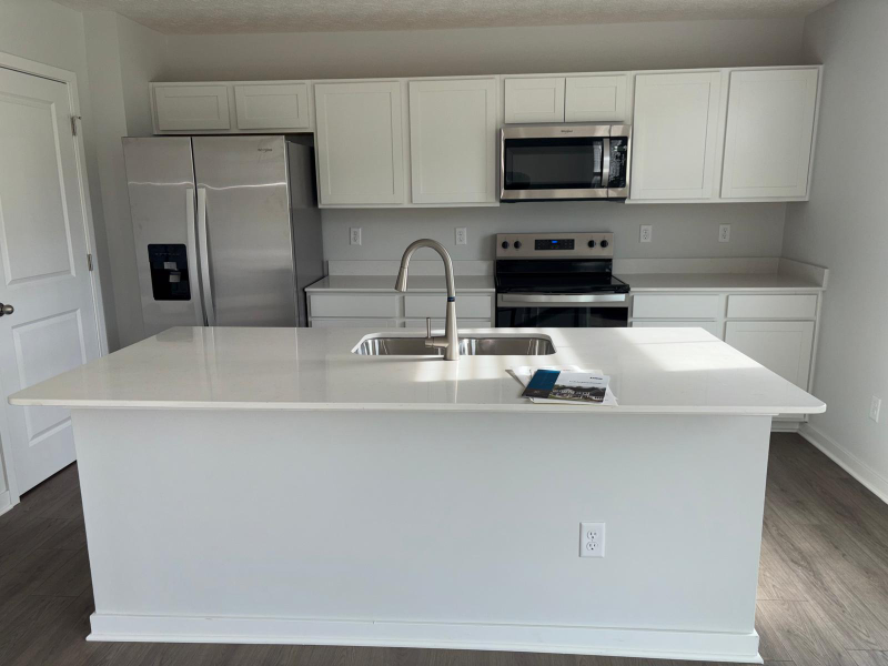 7055 Royalton Ridge Ave - Photo 6 of 20