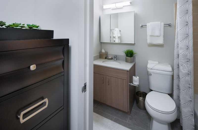 1158 N Dearborn St - Photo 5 of 9