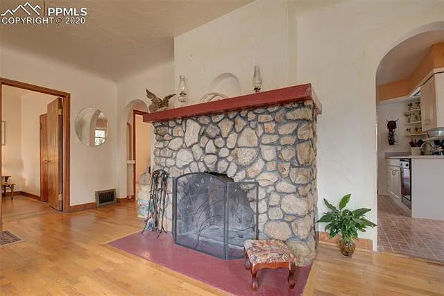 1017 Iowa Ave - Photo 6 of 15