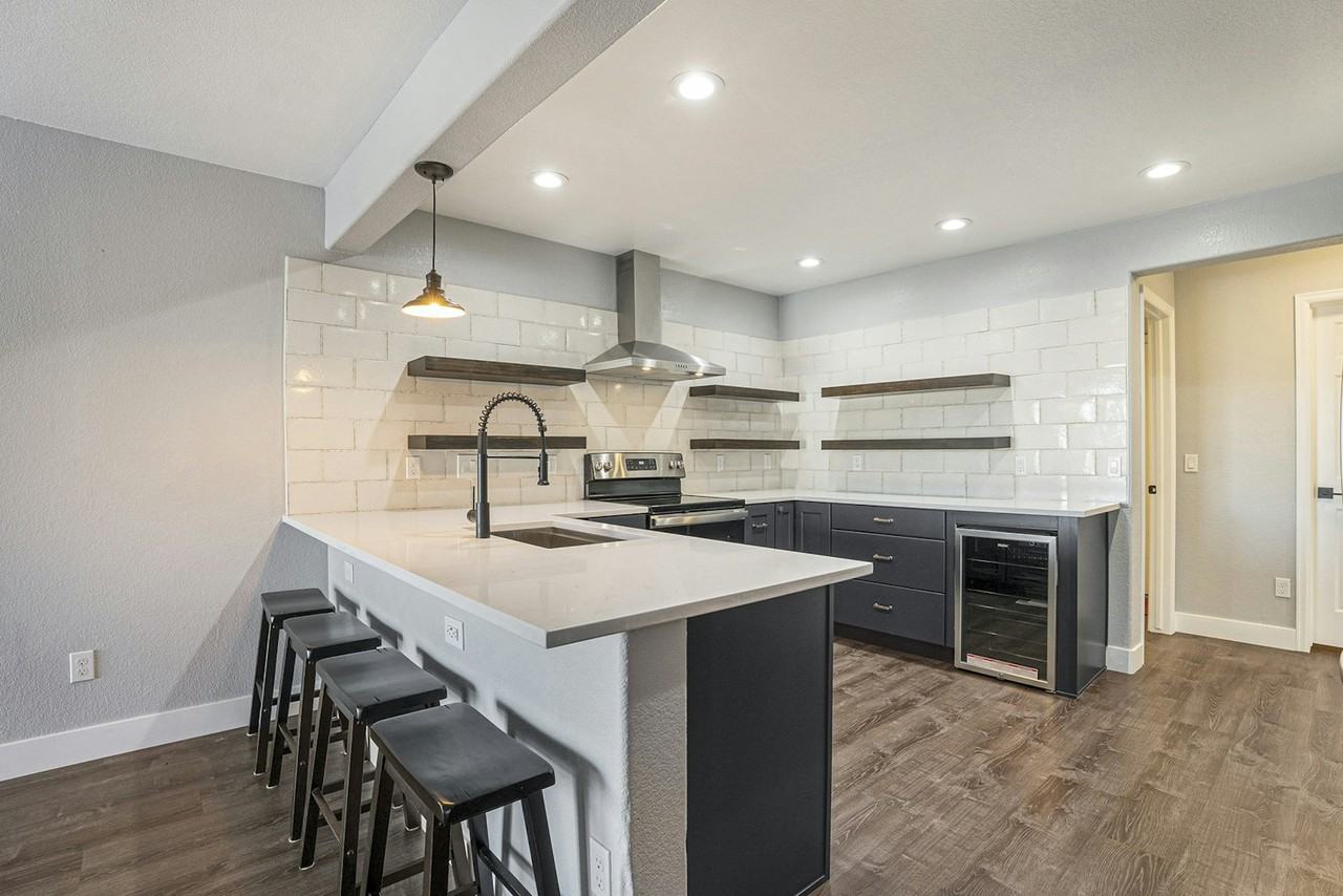 11221 Jordan Court - Photo 3 of 20