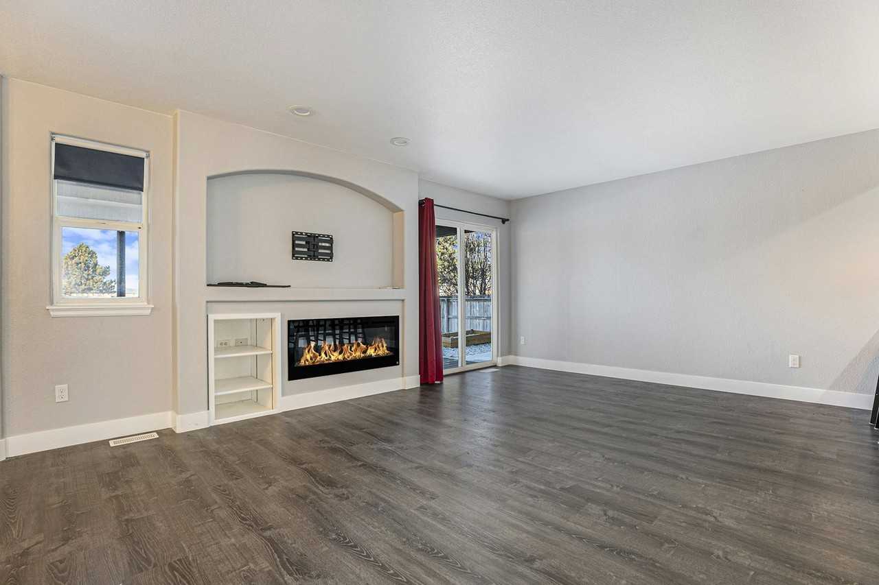 11221 Jordan Court - Photo 4 of 20