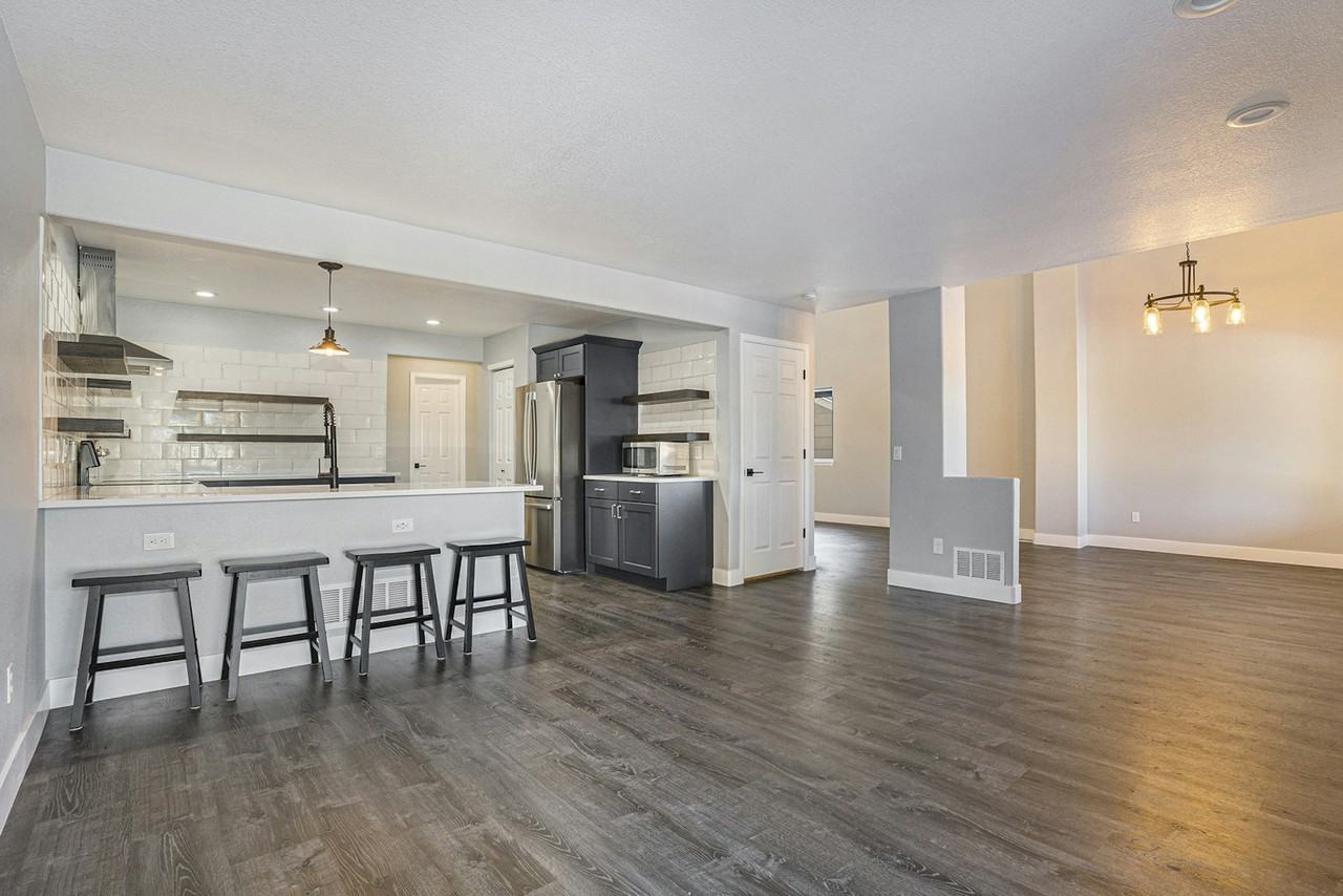 11221 Jordan Court - Photo 5 of 20