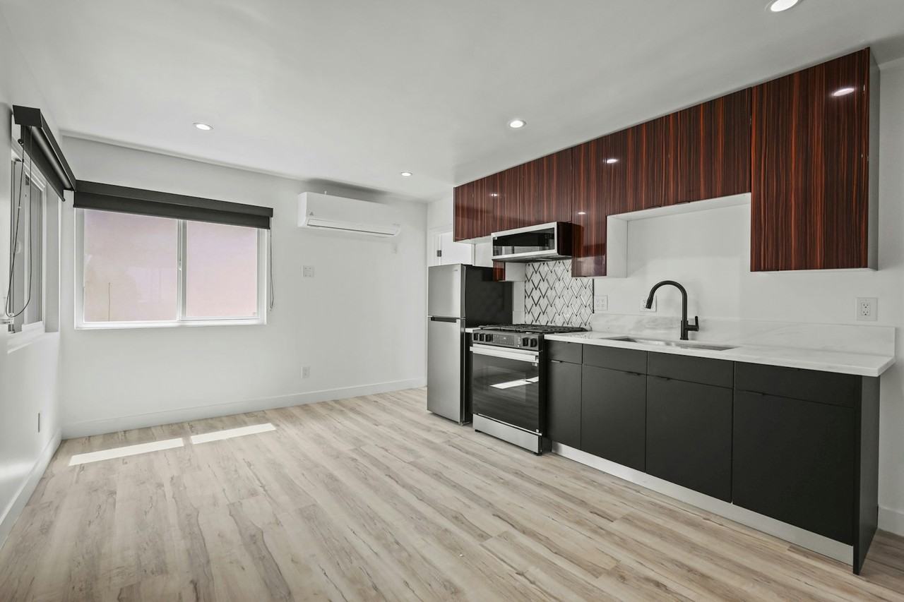 111 Normandie Avenue, Unit 6 - Photo 3 of 17