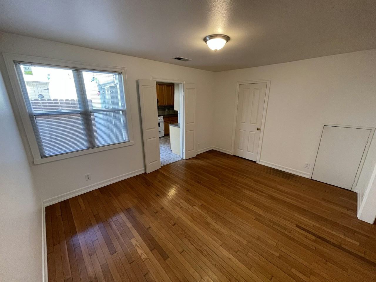 454 Olive Street - Photo 4 of 11