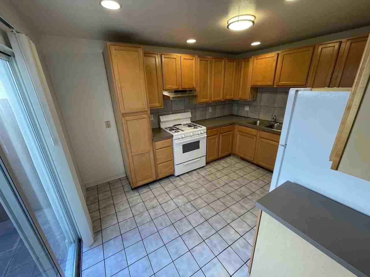 454 Olive Street - Photo 6 of 11