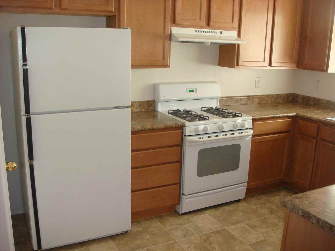 608 N Robles St - Photo 3 of 17