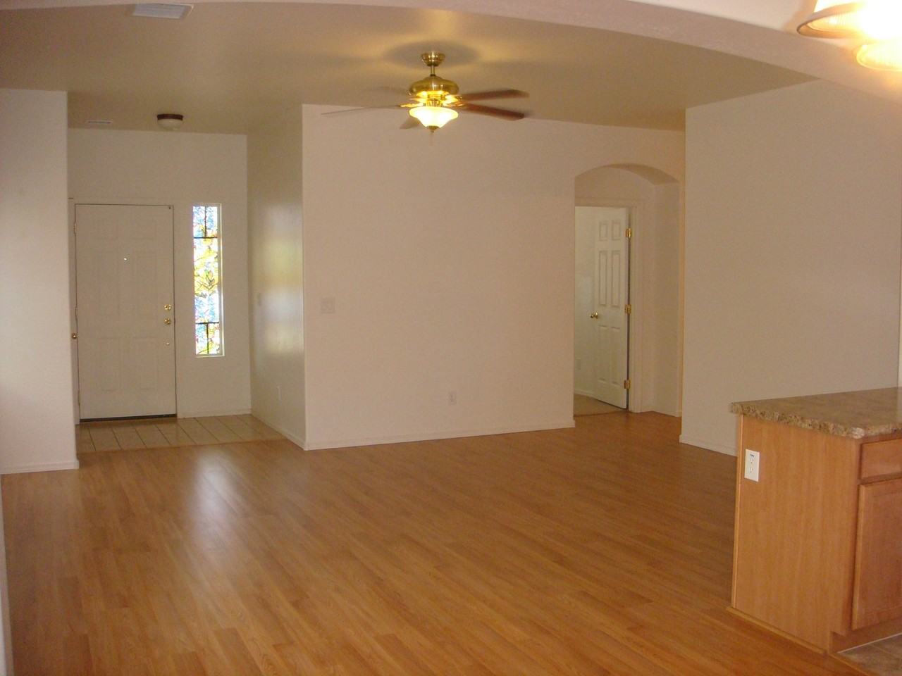 608 N Robles St - Photo 6 of 17