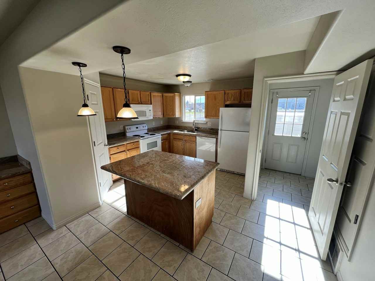 1773 West 910 South - Photo 4 of 24