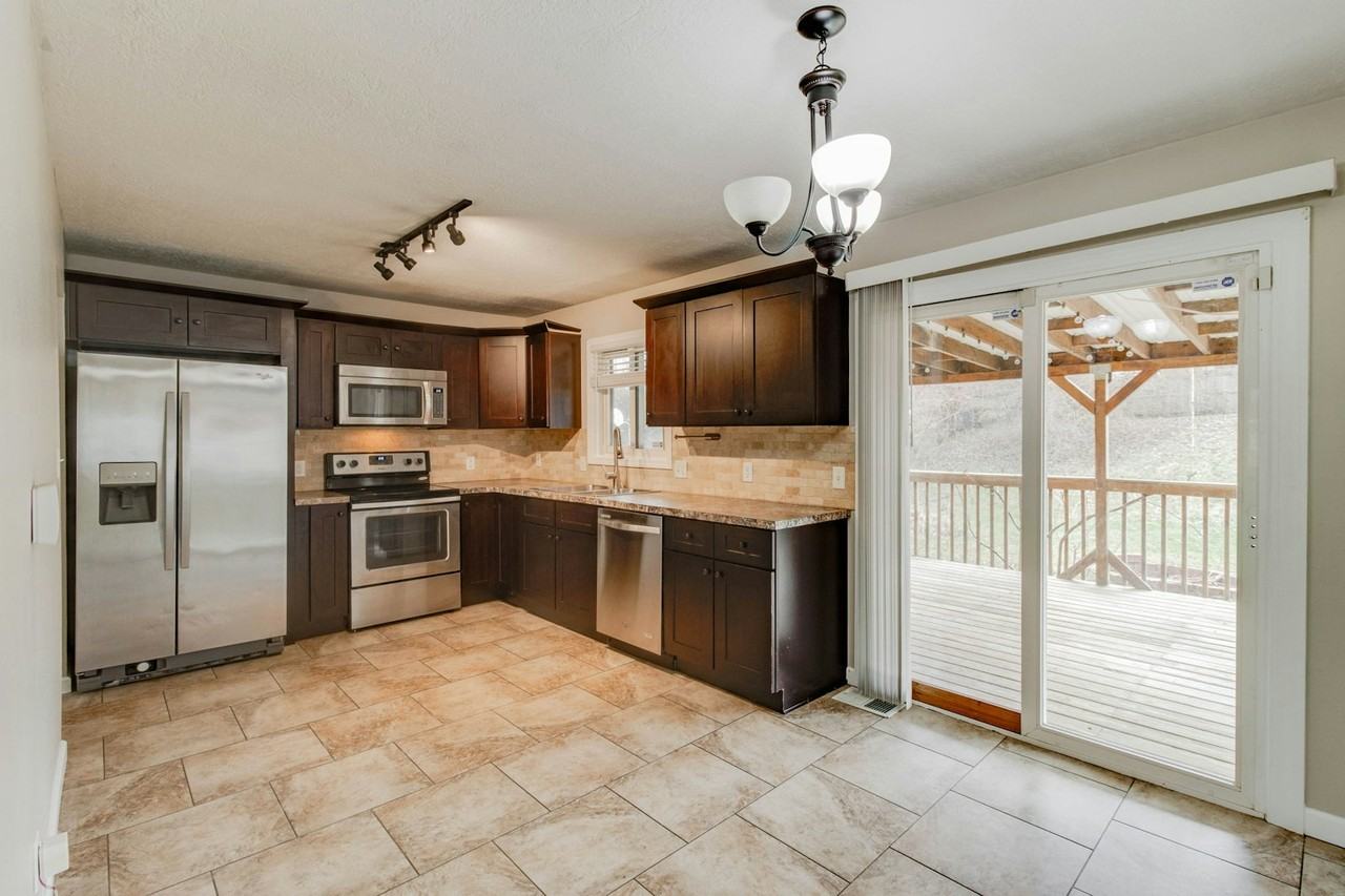 4802 Amesborough Rd - Photo 6 of 23