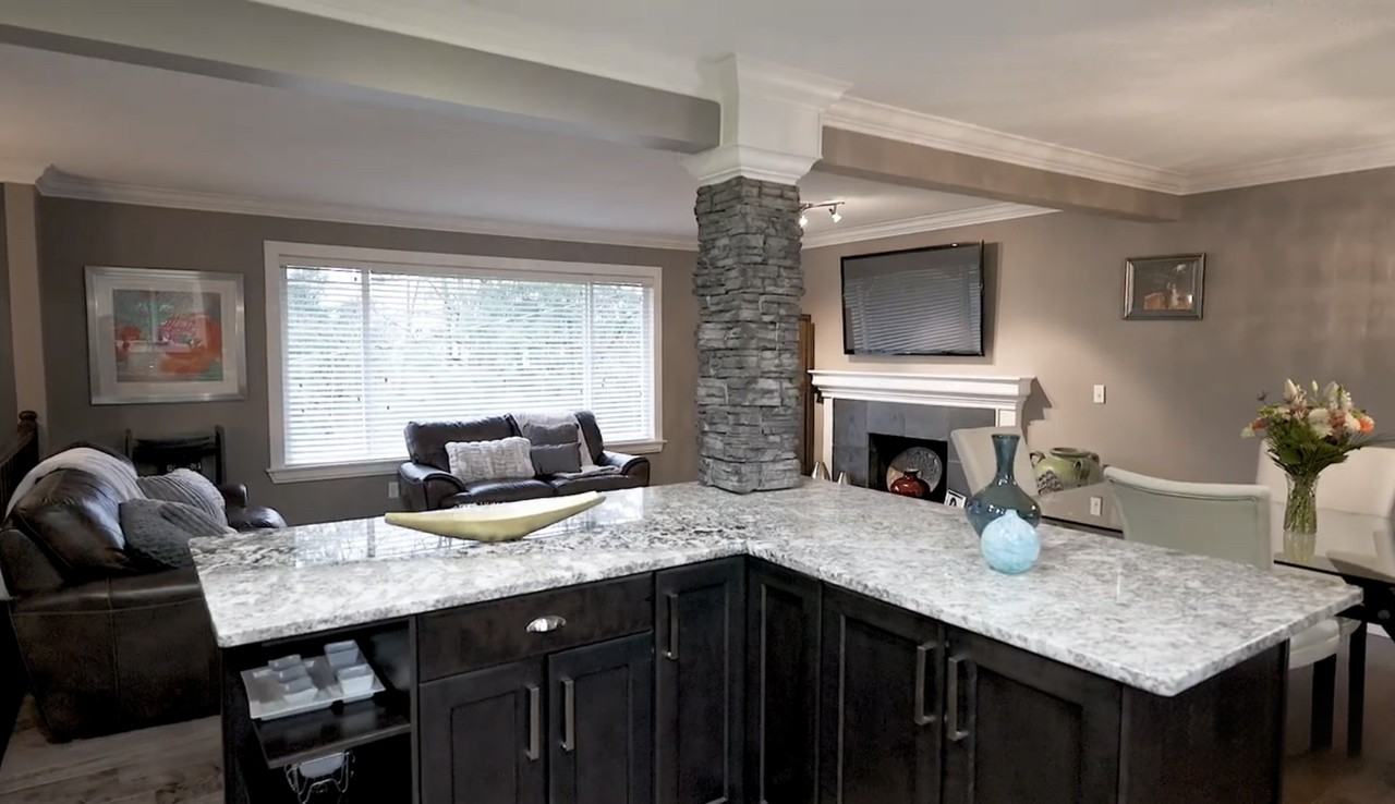 34302 Cedar Ave - Photo 4 of 17