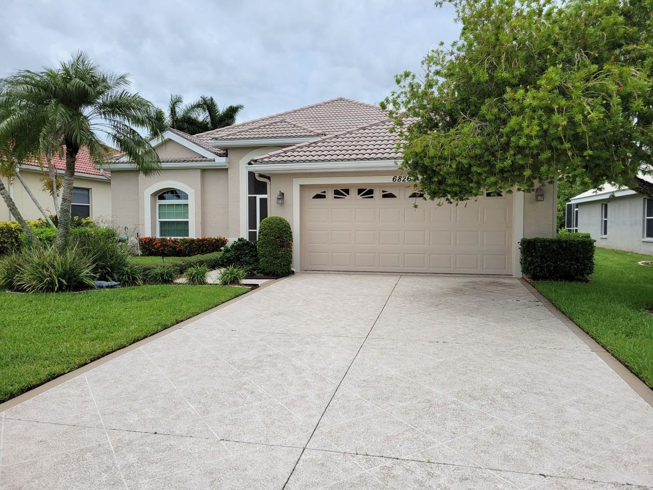 6826 Winslow St - Photo 2 of 38