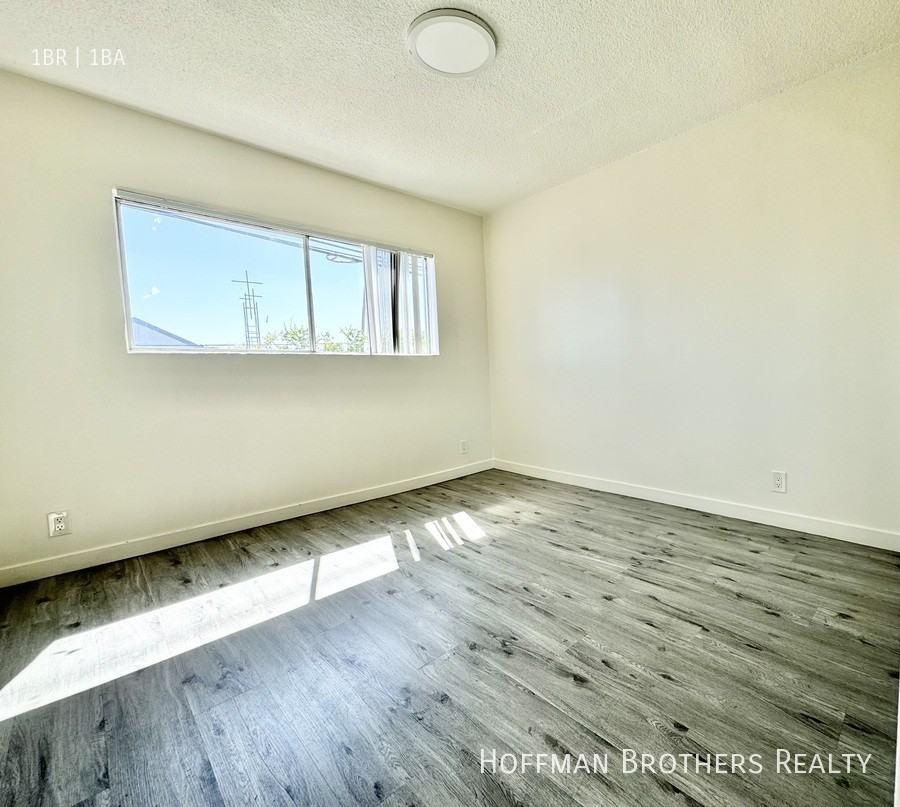 510 W 87th Property - Photo 5 of 8