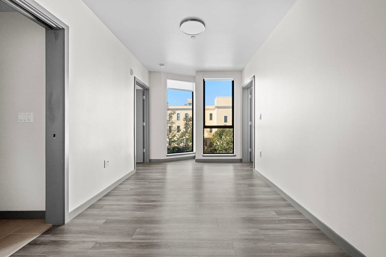 235 Valencia Street - Photo 4 of 16