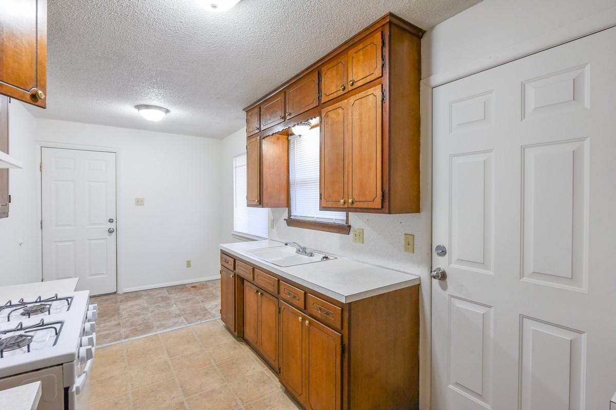 700 S Roland Rd #1 - Photo 3 of 11